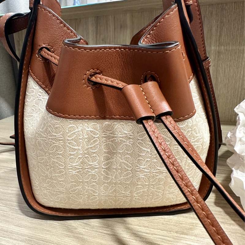 LOEWE hammock mini 小牛皮配緹花織 亞麻色+棕色(吊床包)-2