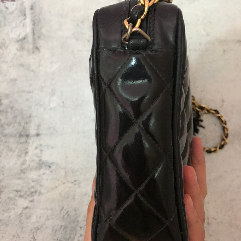 新品上架 現貨 🔥💖 ✨CHANEL甜價 ✨Chanel黑金流蘇漆皮相機鏈包 CHANEL CHAIN BAG CHANEL CROSSBODYBAG CHANEL 包包-31