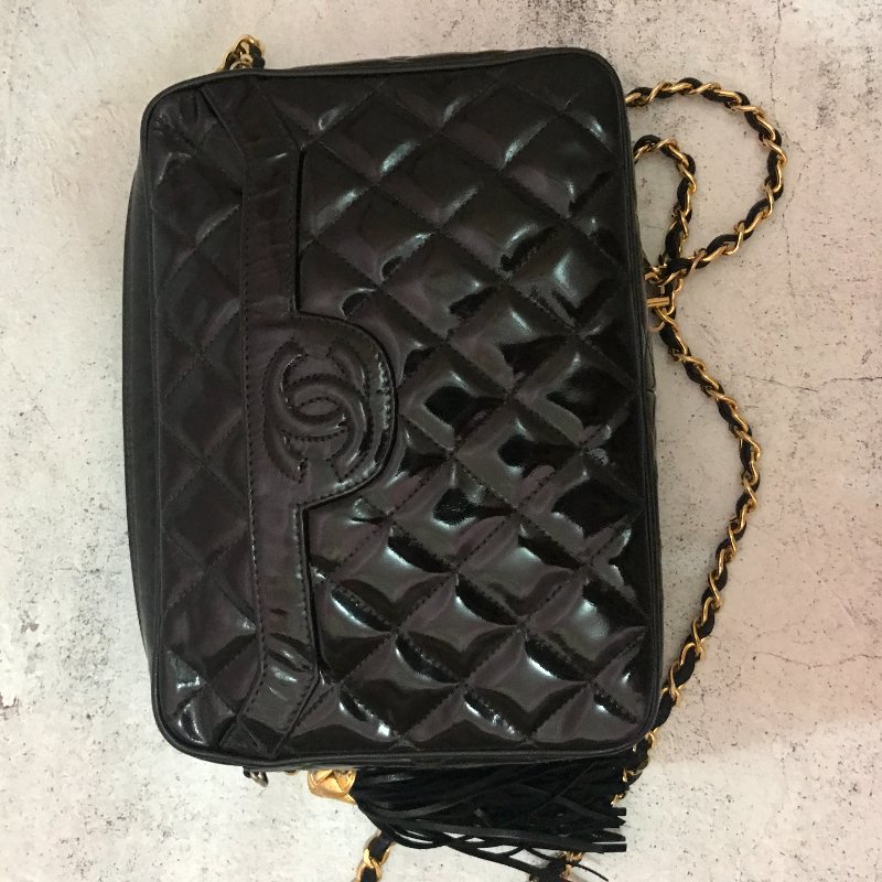 新品上架 現貨 🔥💖 ✨CHANEL甜價 ✨Chanel黑金流蘇漆皮相機鏈包 CHANEL CHAIN BAG CHANEL CROSSBODYBAG CHANEL 包包-37