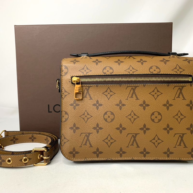 LV POCHETTE MÉTIS拚色郵差包-1
