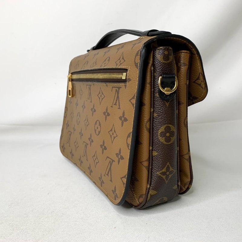 LV POCHETTE MÉTIS拚色郵差包-3