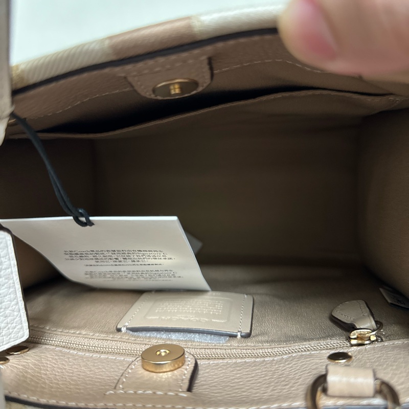 COACH DEMPSEY 22 圓標LOGO直紋手提/斜背兩用包(白)-9