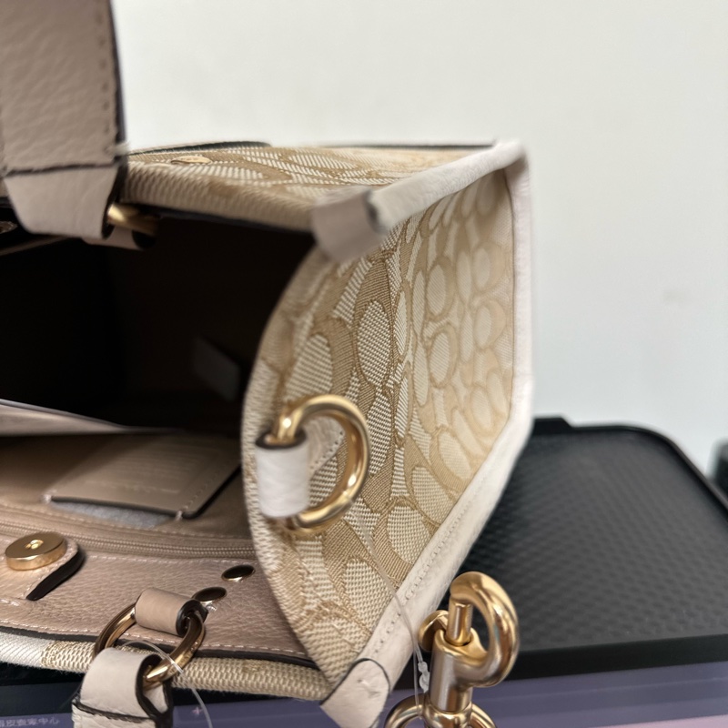 COACH DEMPSEY 22 圓標LOGO直紋手提/斜背兩用包(白)-10