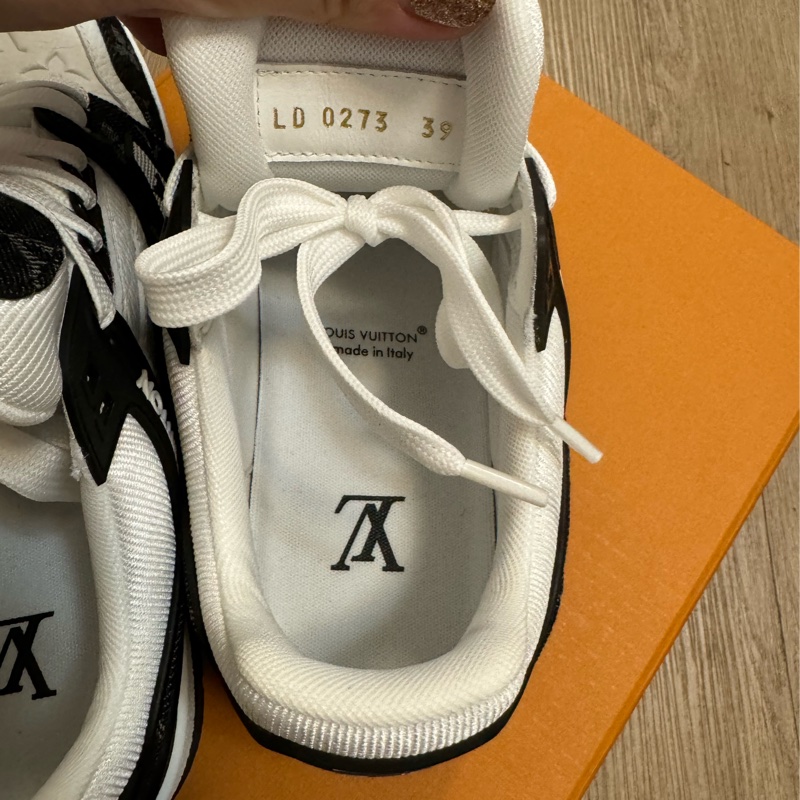 LV TRAINER女款牛仔黑-6