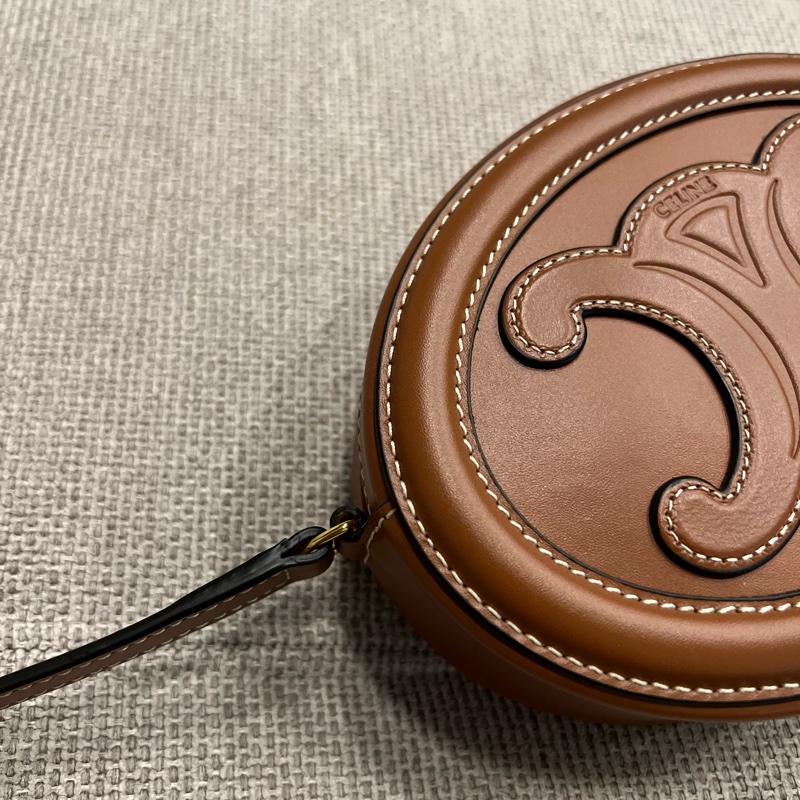 Celine 平滑小牛皮Cuir Triomphe 斜背橢圓形銀包-2