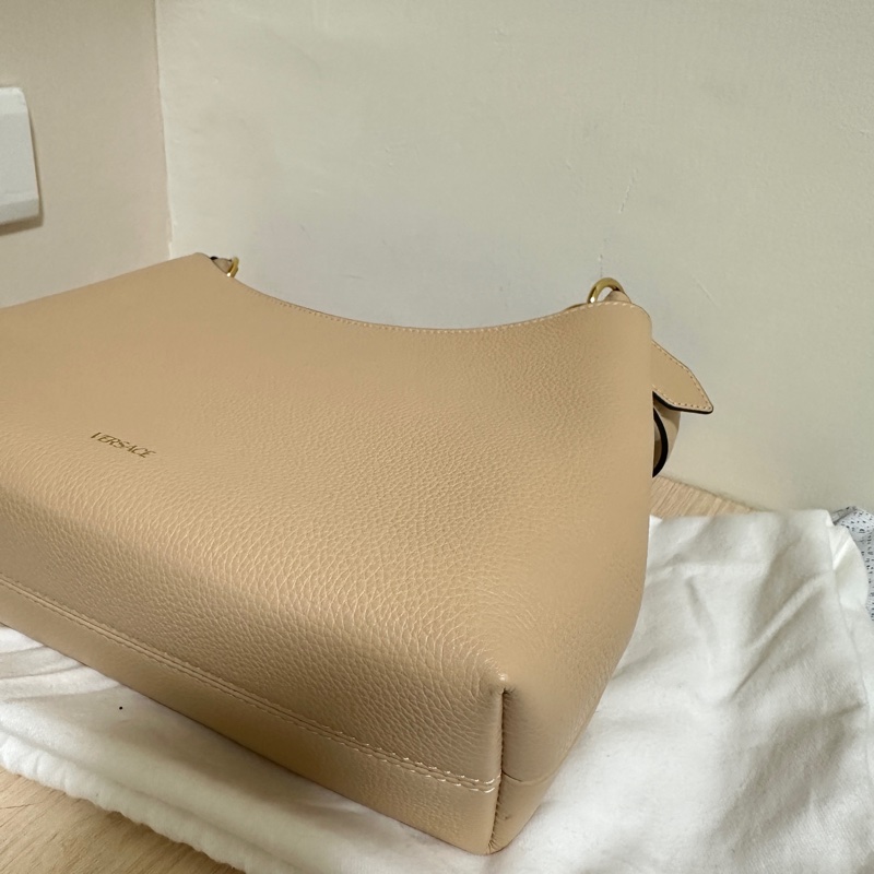 VERSACE 荔枝紋小牛皮腋下/側背包-4