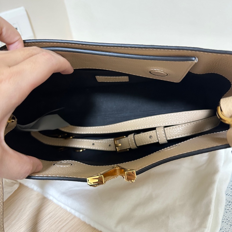 VERSACE 荔枝紋小牛皮腋下/側背包-5