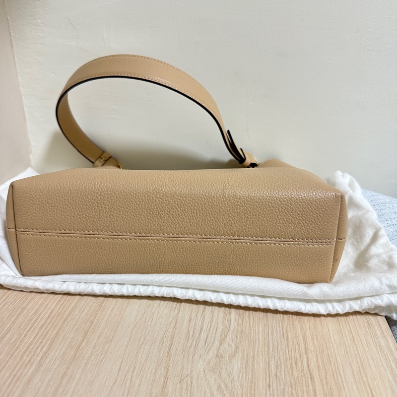 VERSACE 荔枝紋小牛皮腋下/側背包-10