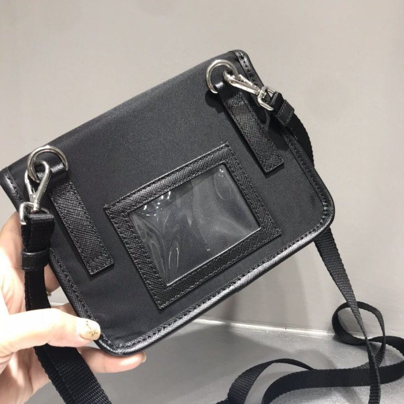 Prada 2ZH108 Re-Nylon和Saffiano皮革智慧手機保護包《2024季度新品》-15