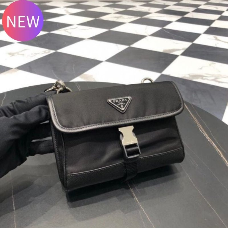 Prada 2ZH108 Re-Nylon和Saffiano皮革智慧手機保護包《2024季度新品》-0