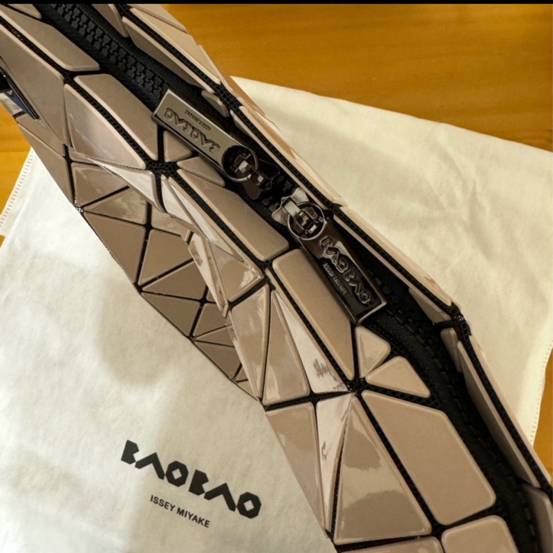 全新 Bao Bao奶茶色10*8手提袋-1