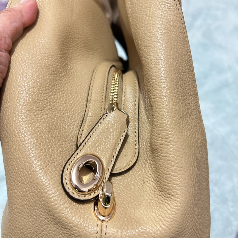 COACH 33547 專櫃款 馬車米膚色荔枝紋真皮三層肩背包-6