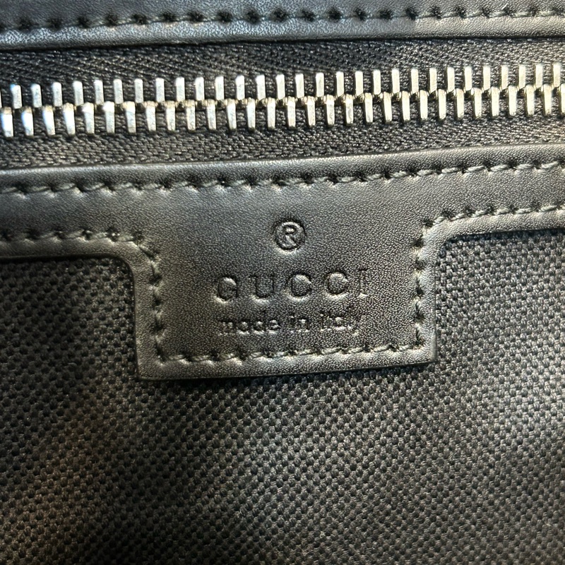 GUCCI GG supreme新款黑原花琴譜包/斜背🕶️個性帥款-17