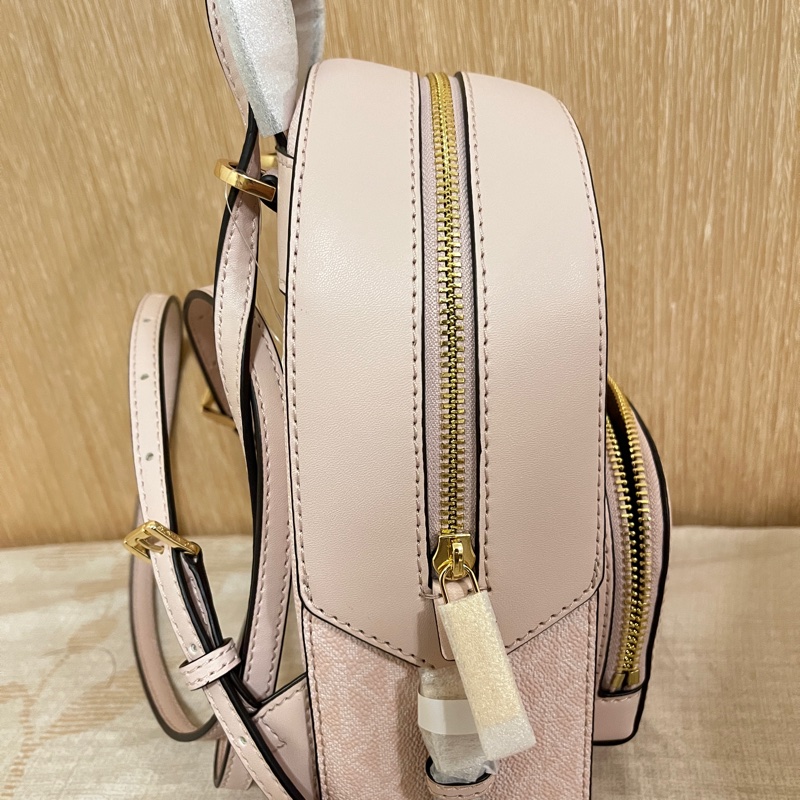 MK滿版老花小後背包（粉色）-8