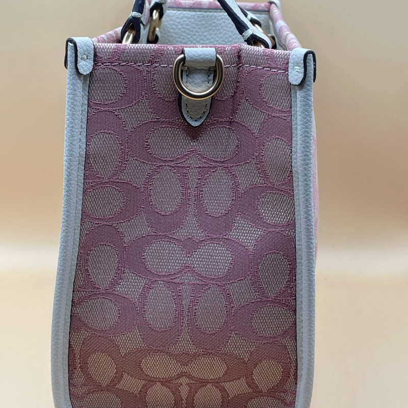 Coach 新款Dempsey白粉色22托特包(小號)-2