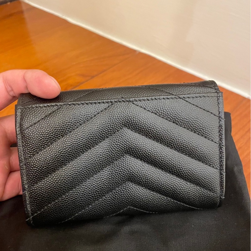 YSL 黑荔枝銀LOGO釦式短夾-3