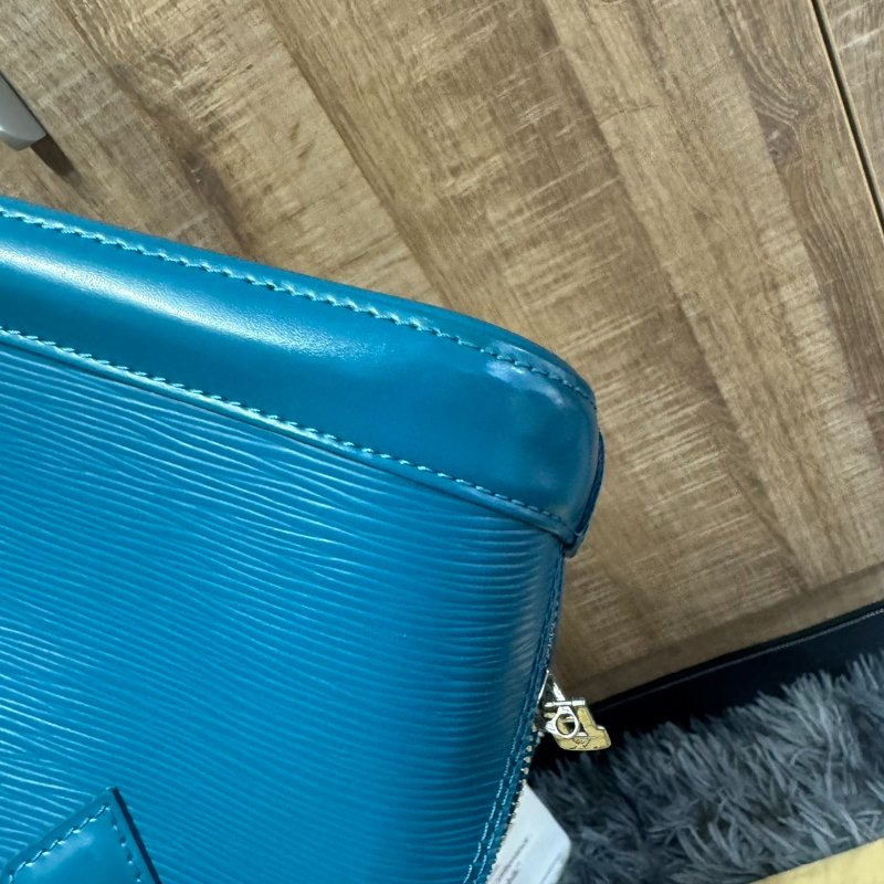 LV Alma bb epi 貝殼包-4