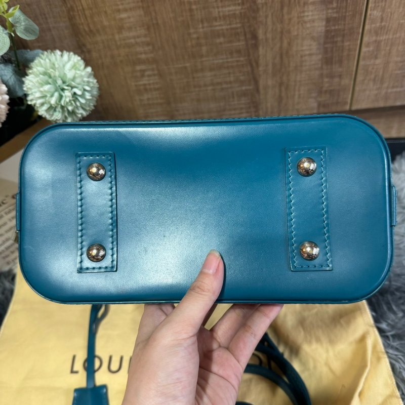 LV Alma bb epi 貝殼包-6