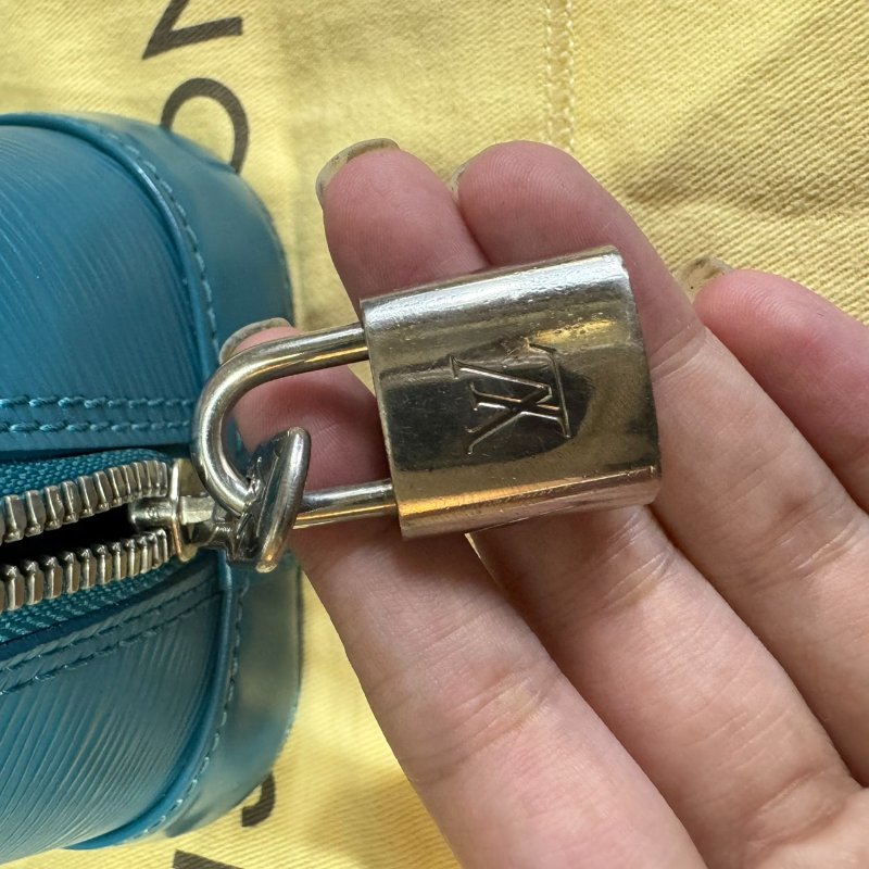 LV Alma bb epi 貝殼包-9