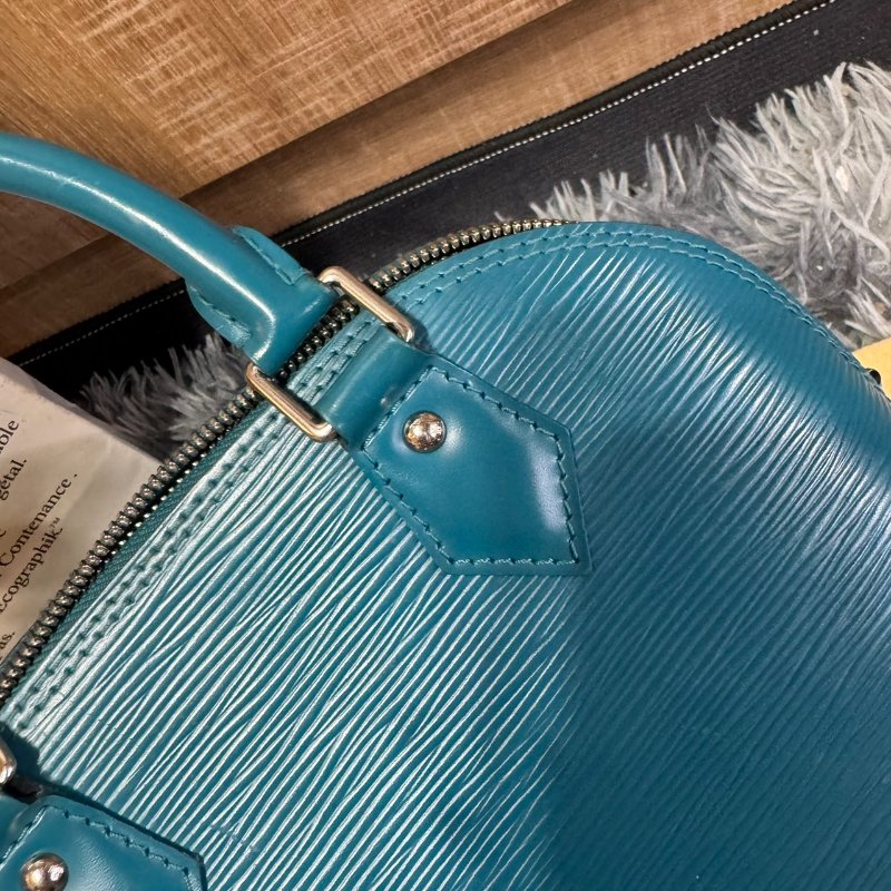 LV Alma bb epi 貝殼包-10