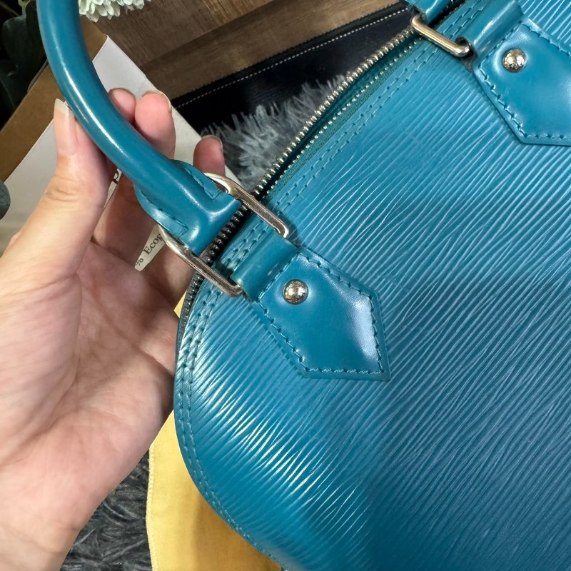 LV Alma bb epi 貝殼包-11