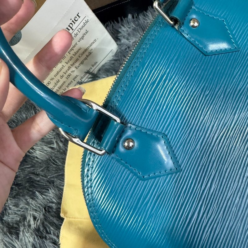 LV Alma bb epi 貝殼包-13