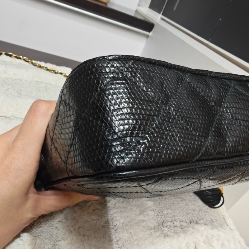 藏家必收 ChanelVINTAGE 香奈兒老香蜥蜴皮流蘇相機包-17