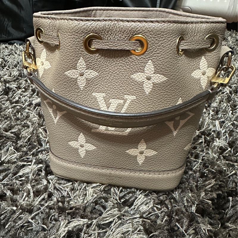 LV nano大象灰迷你水桶包-1