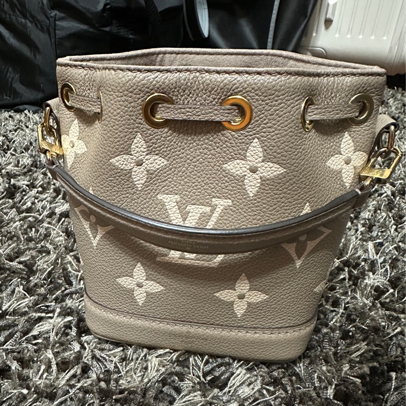 LV nano大象灰迷你水桶包-8