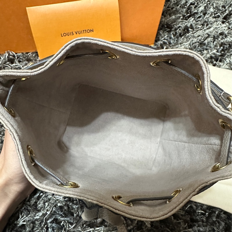 LV nano大象灰迷你水桶包-10