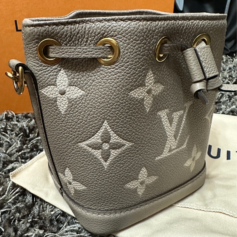 LV nano大象灰迷你水桶包-11