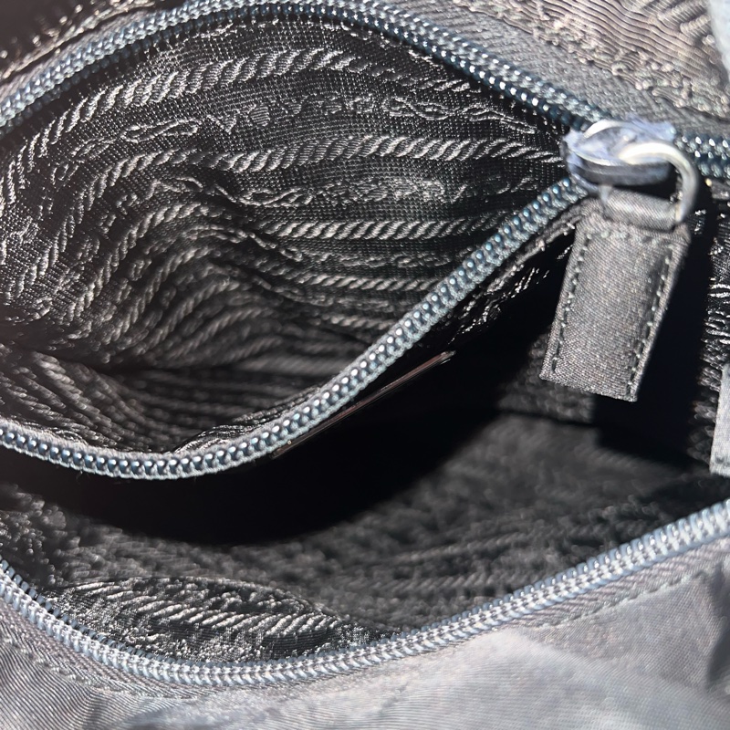 Prada 尼龍降落傘 小托特包-17