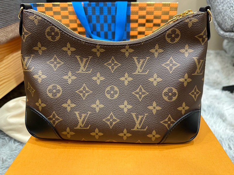 LV BOULOGEN黑牛角 肩背包-1