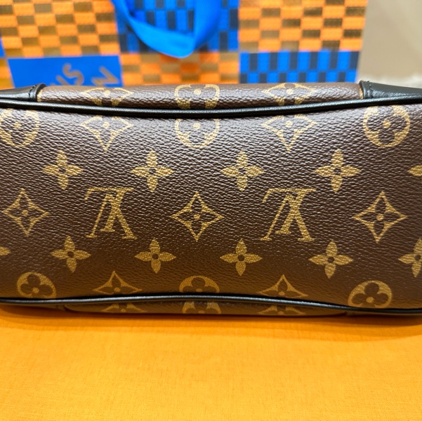 LV BOULOGEN黑牛角 肩背包-8