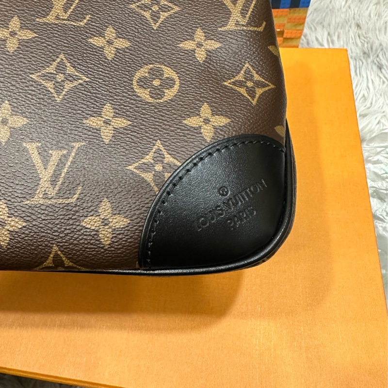 LV BOULOGEN黑牛角 肩背包-10
