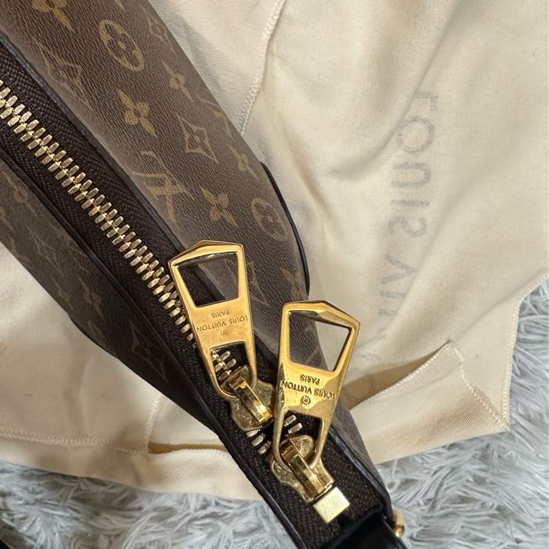 LV BOULOGEN黑牛角 肩背包-11