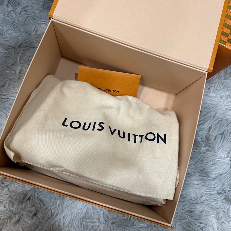 LV BOULOGEN黑牛角 肩背包-16