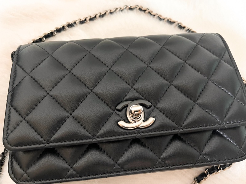 降價 Chanel 2023/24 cruise collection 香奈兒 新款漸層銀扣雙色鏈條包 wallet on chain WOC 情人節禮物-0