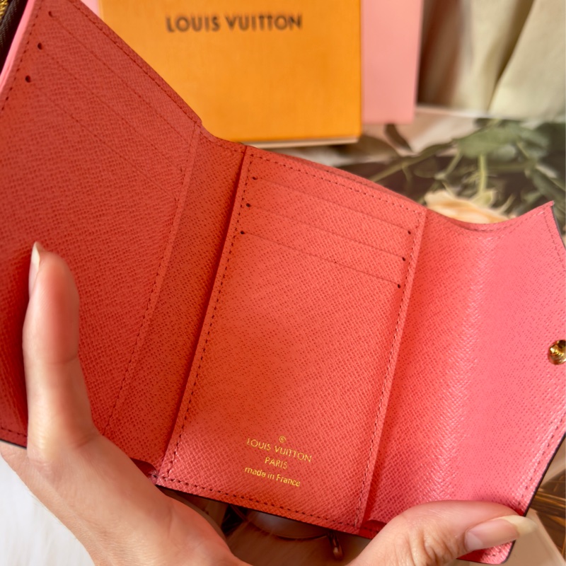 👝Louis Vuitton ❤️ Lv愛情鳥限量款三折短夾 情人節限定-9
