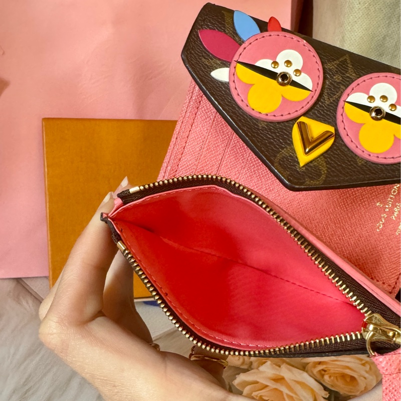 👝Louis Vuitton ❤️ Lv愛情鳥限量款三折短夾 情人節限定-11
