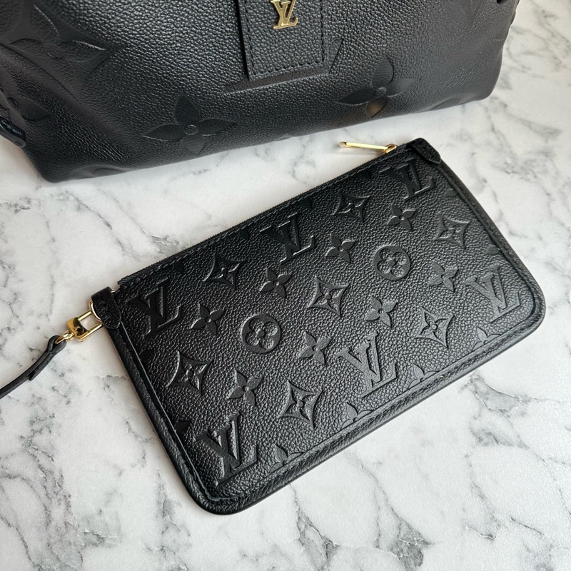 M46288 CarryAll PM黑牛皮壓紋肩背包-2