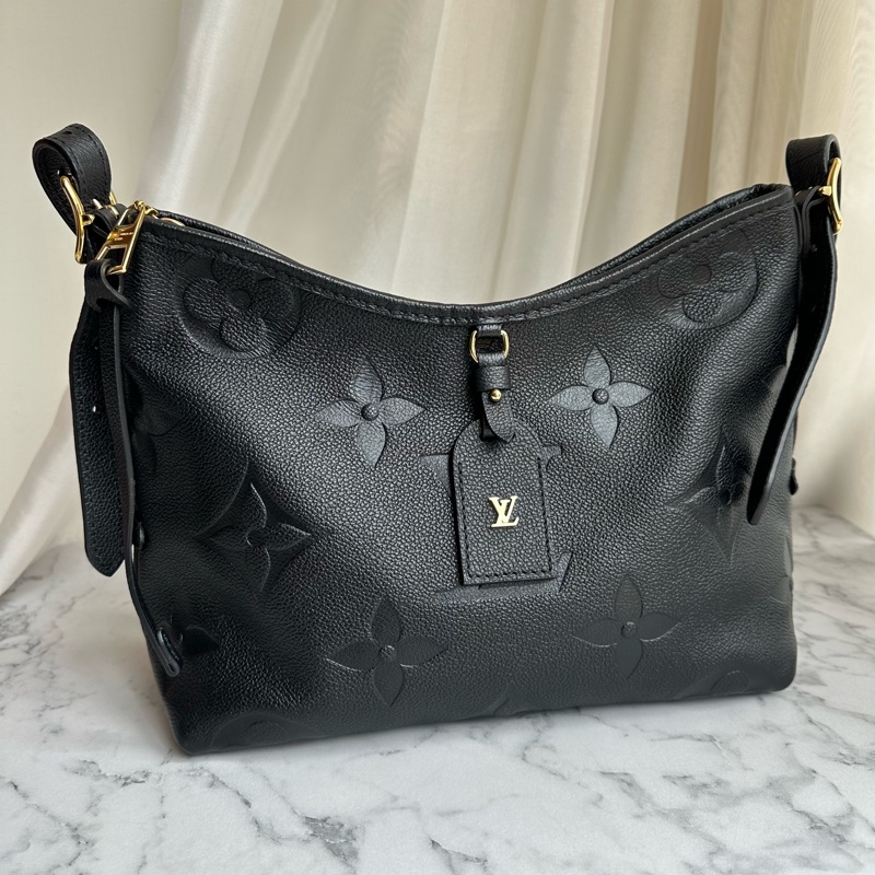 M46288 CarryAll PM黑牛皮壓紋肩背包-4