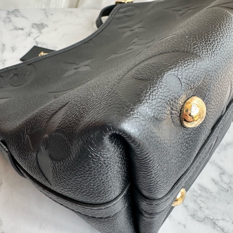 M46288 CarryAll PM黑牛皮壓紋肩背包-12