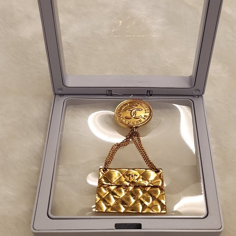 限時特價,母親節禮物~~CHANEL香奈兒Vintage老香金色CF包/coco包雙C logo吊墜絕美胸針-4