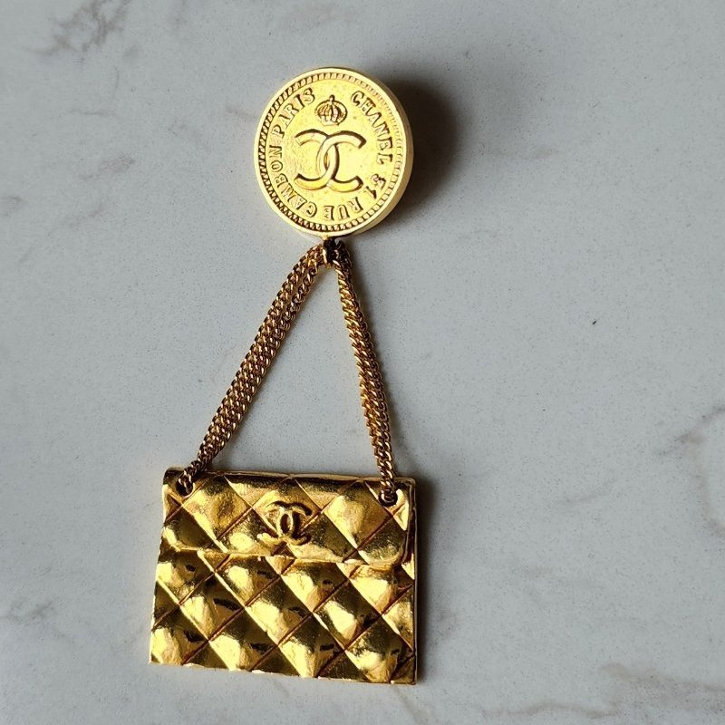 限時特價,母親節禮物~~CHANEL香奈兒Vintage老香金色CF包/coco包雙C logo吊墜絕美胸針-0
