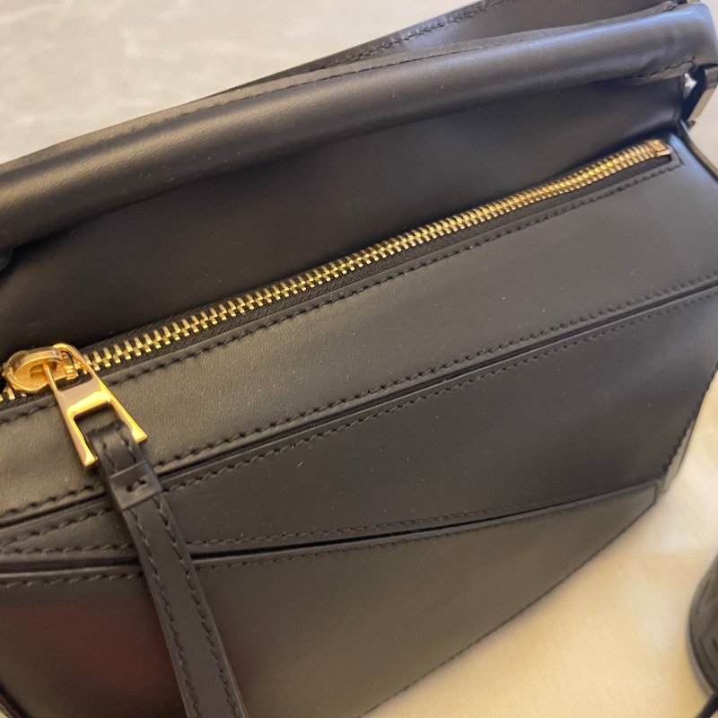 ❖ 現貨！型格Loewe Classic 純黑 Small Puzzle Bag ❖-6