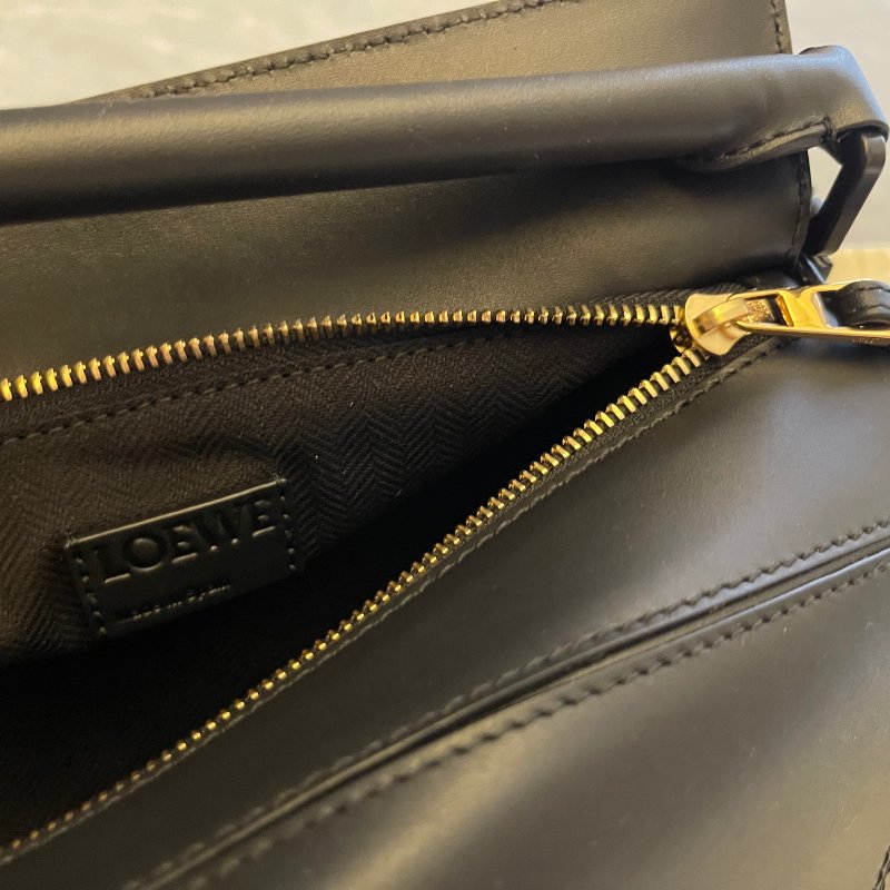 ❖ 現貨！型格Loewe Classic 純黑 Small Puzzle Bag ❖-7