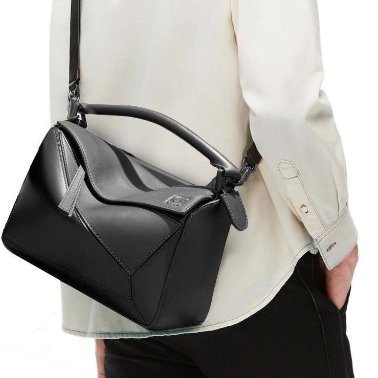❖ 現貨！型格Loewe Classic 純黑 Small Puzzle Bag ❖-9