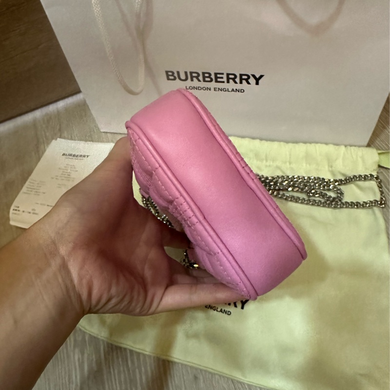 Burberry 新款Vertical Lola Mini 手機斜背包-2