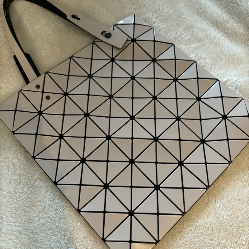 三宅一生 ISSEY MIYAKE BAO BAO 色號:40 手提 6x6 奶茶色 粉膚色-0